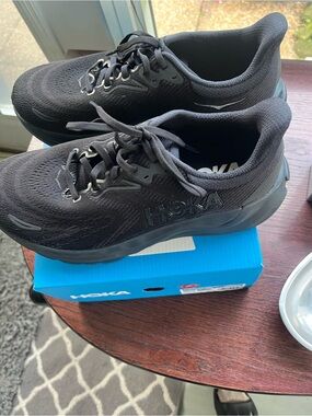 HOKA ARAHI 8